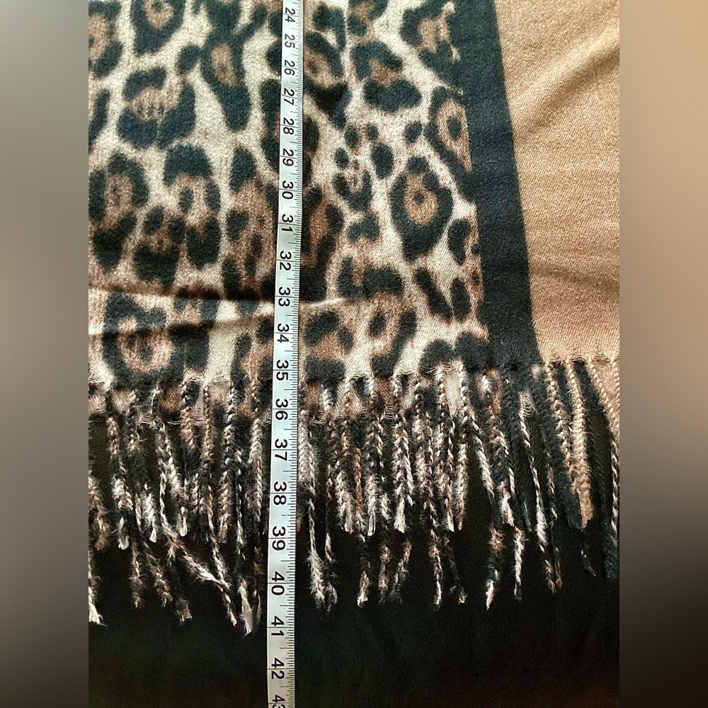 Blanket Scarf by Odiva | Leopard Print | Fringe 🤎🖤 - Picture 6 of 9